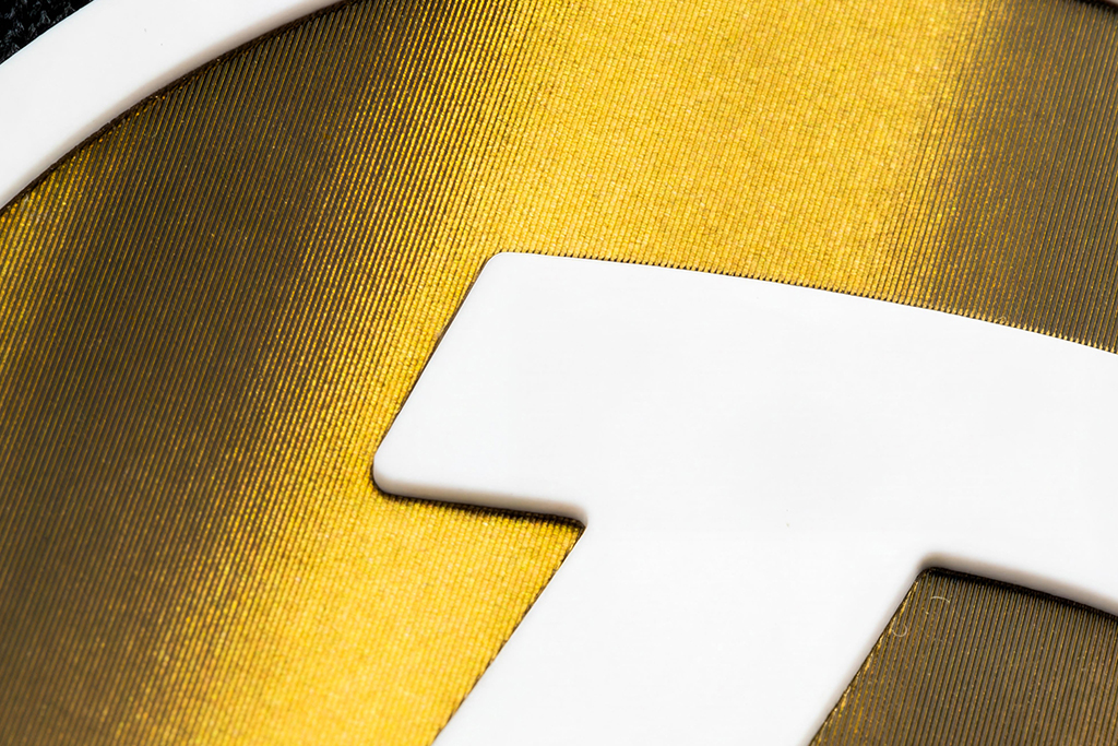 Lenticular + Silicone Detail